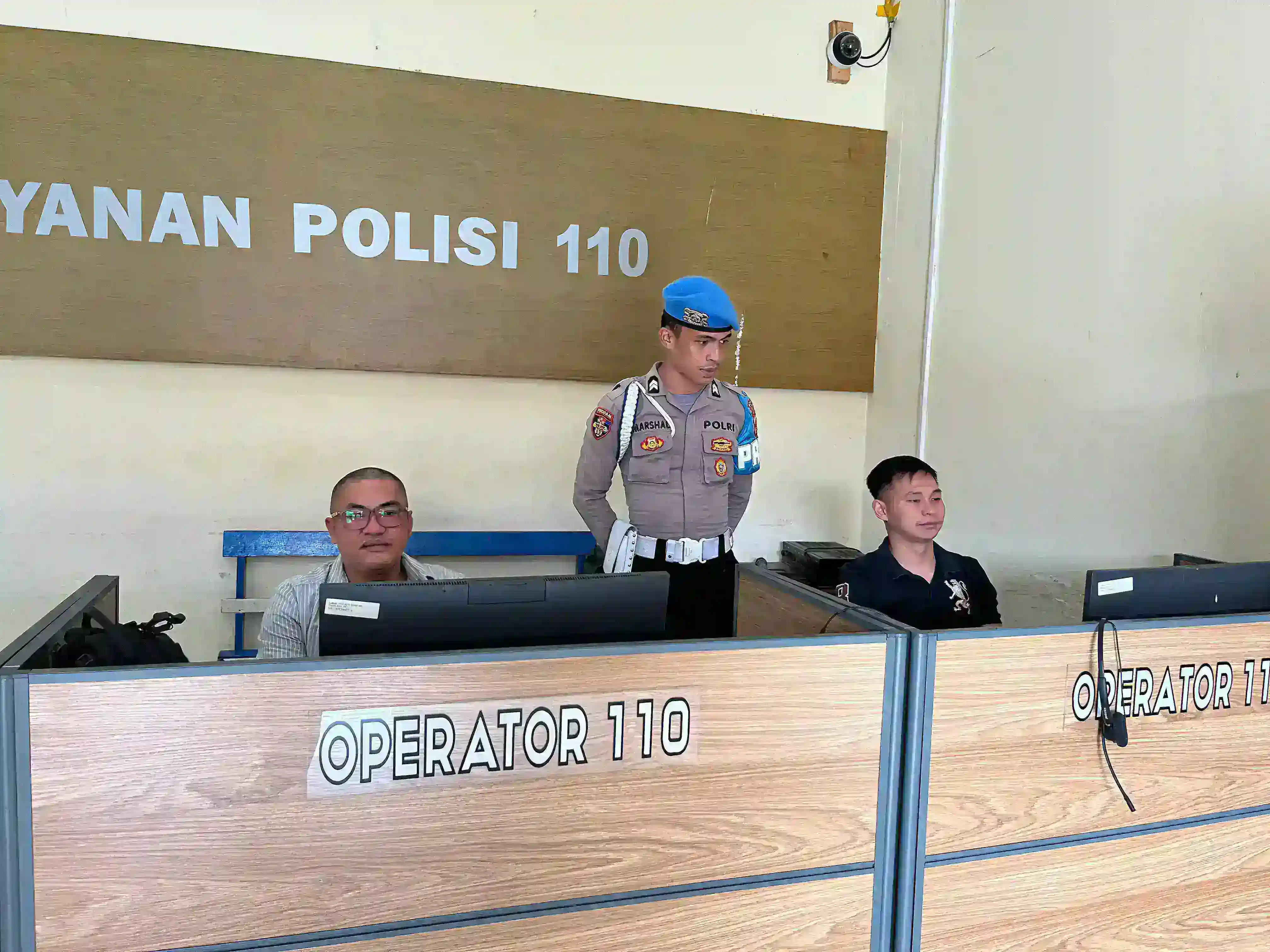 Provos Polres Minahasa Lakukan Pengecekan Piket Call Centre 110, Pastikan Pelayanan Publik Tetap Optimal di Akhir Pekan